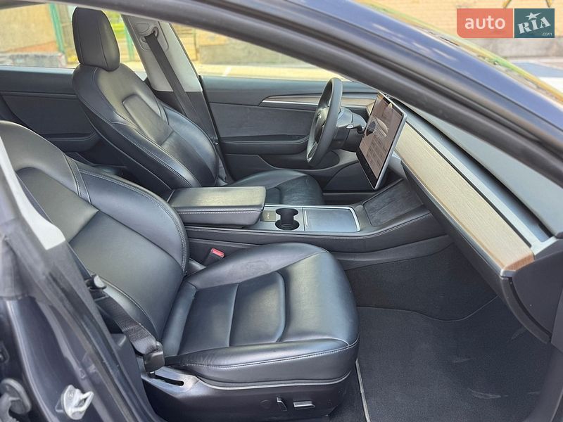 Седан Tesla Model 3 2021 в Луцке