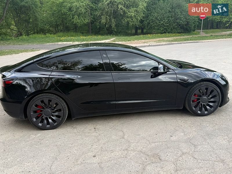 Седан Tesla Model 3 2021 в Львове