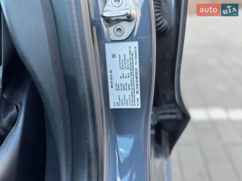 Седан Tesla Model 3 2021 в Луцке