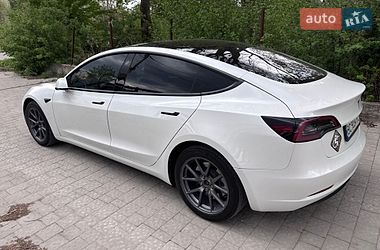 Седан Tesla Model 3 2023 в Львові