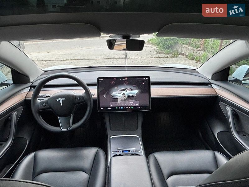 Седан Tesla Model 3 2023 в Львові