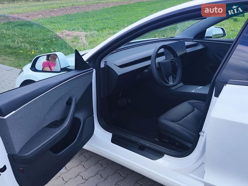 Седан Tesla Model 3 2024 в Стрые