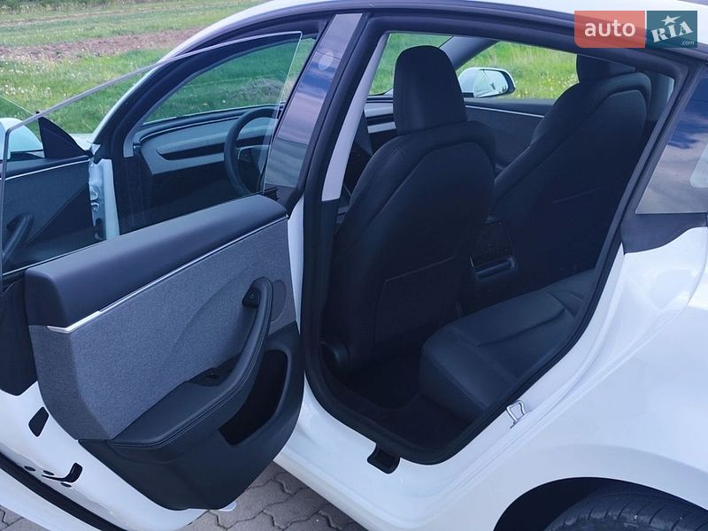 Седан Tesla Model 3 2024 в Стрые