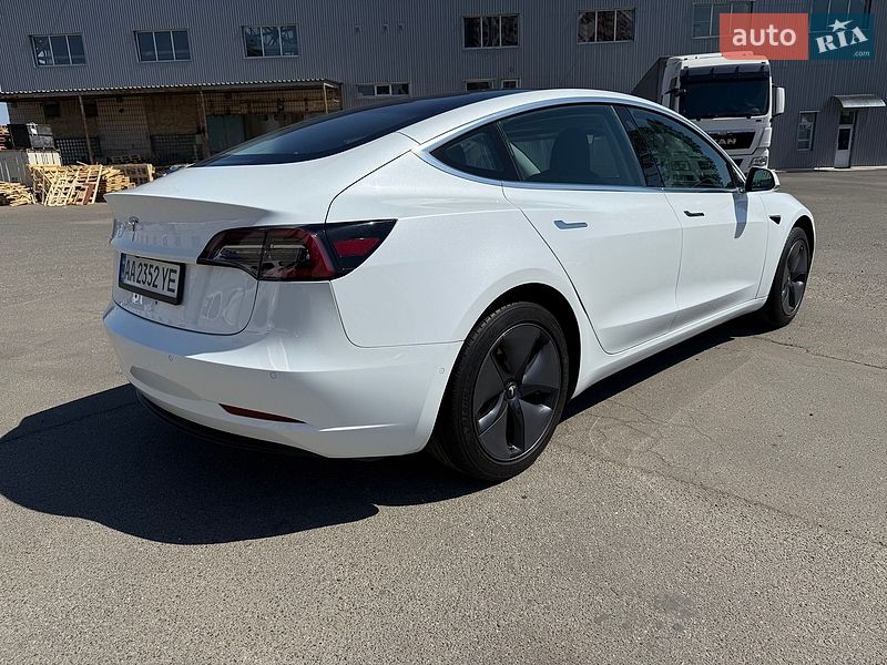 Седан Tesla Model 3 2018 в Києві