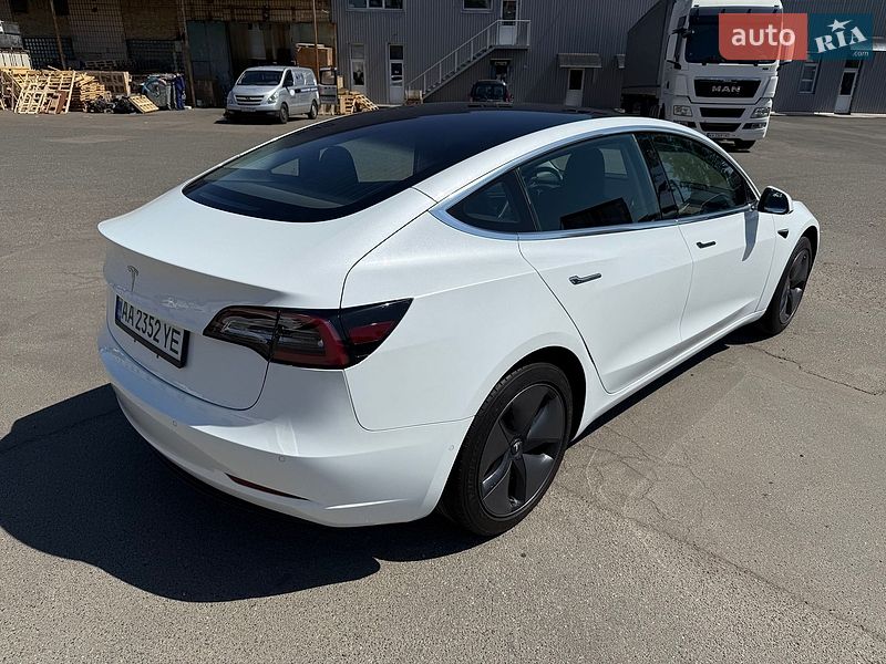 Седан Tesla Model 3 2018 в Києві