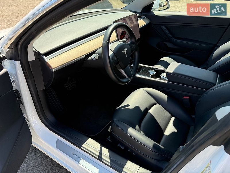 Седан Tesla Model 3 2018 в Києві