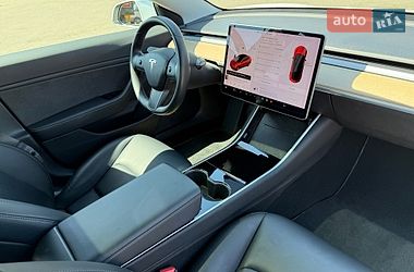 Седан Tesla Model 3 2018 в Києві
