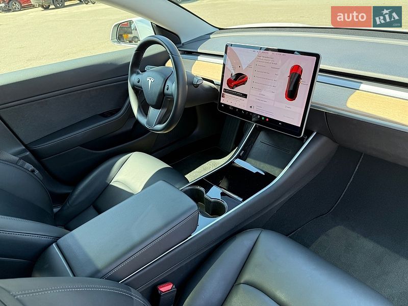 Седан Tesla Model 3 2018 в Києві