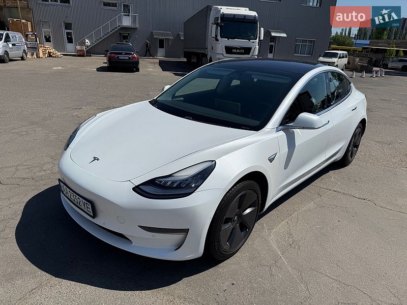 Седан Tesla Model 3 2018 в Києві