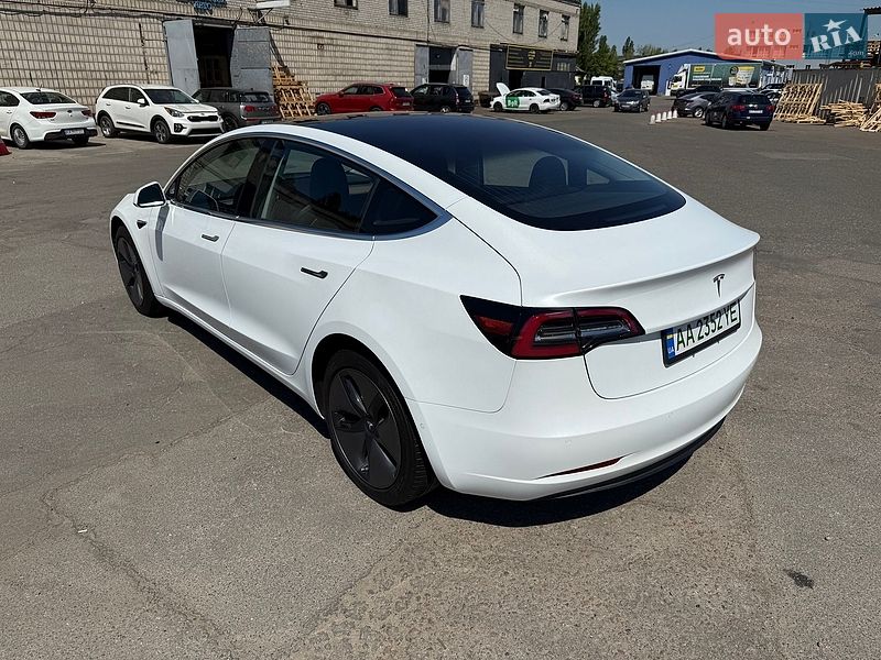 Седан Tesla Model 3 2018 в Києві