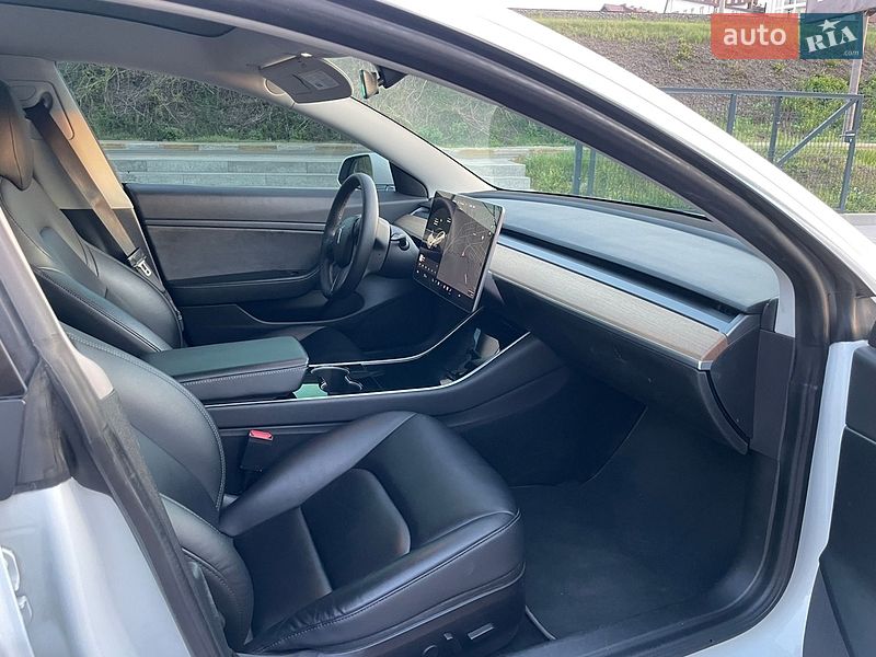 Седан Tesla Model 3 2019 в Ирпене