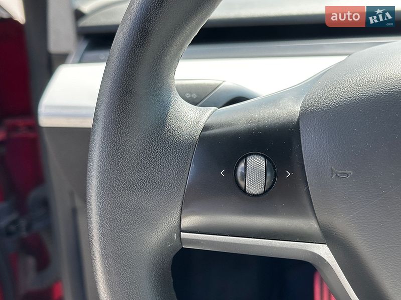 Седан Tesla Model 3 2020 в Львові