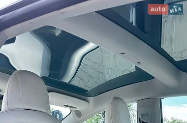 Седан Tesla Model 3 2020 в Львові