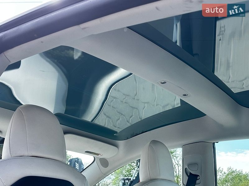 Седан Tesla Model 3 2020 в Львові