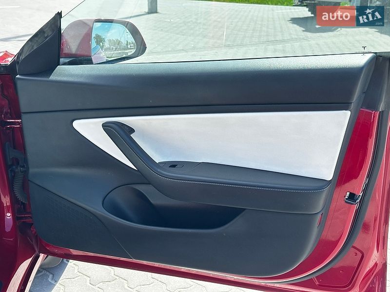 Седан Tesla Model 3 2020 в Львові