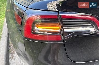Седан Tesla Model 3 2022 в Львове