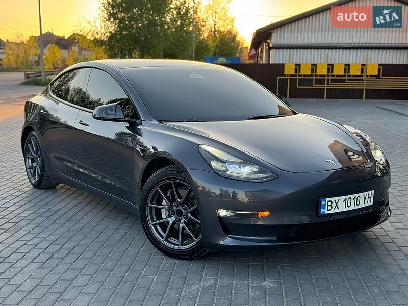 Седан Tesla Model 3 2021 в Вінниці
