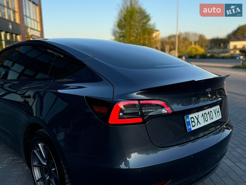 Седан Tesla Model 3 2021 в Вінниці