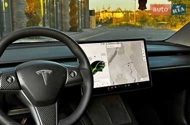 Седан Tesla Model 3 2021 в Вінниці