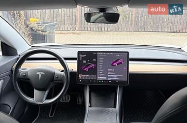 Седан Tesla Model 3 2019 в Львове