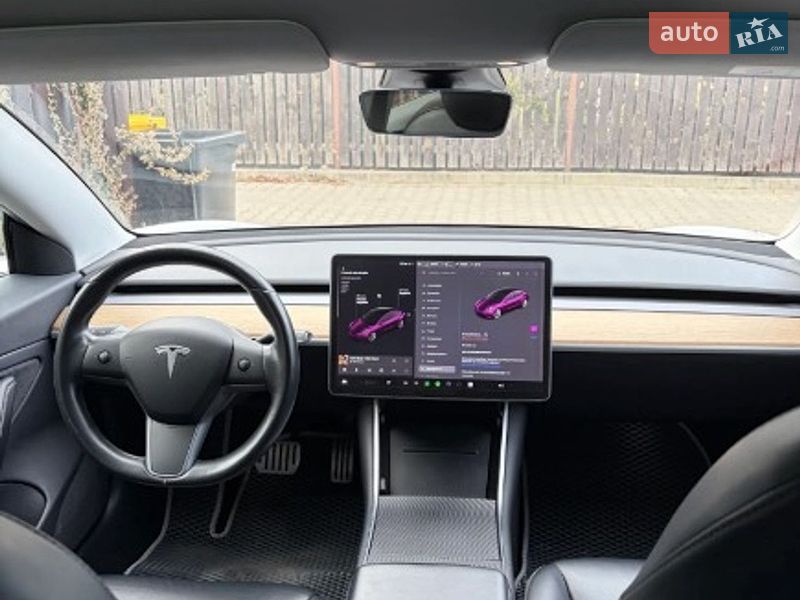 Седан Tesla Model 3 2019 в Львове