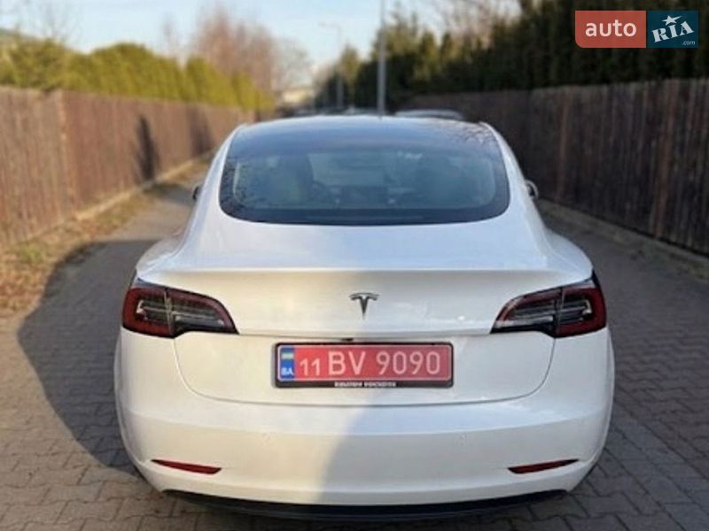 Седан Tesla Model 3 2019 в Львове