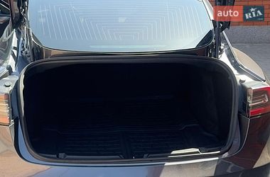 Седан Tesla Model 3 2019 в Вінниці
