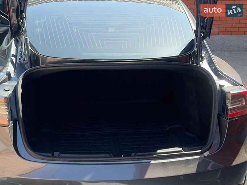 Седан Tesla Model 3 2019 в Вінниці