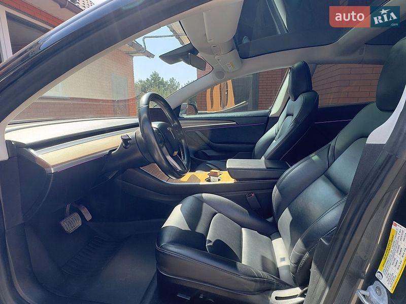 Седан Tesla Model 3 2019 в Вінниці