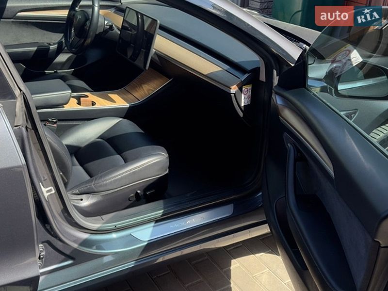Седан Tesla Model 3 2019 в Вінниці