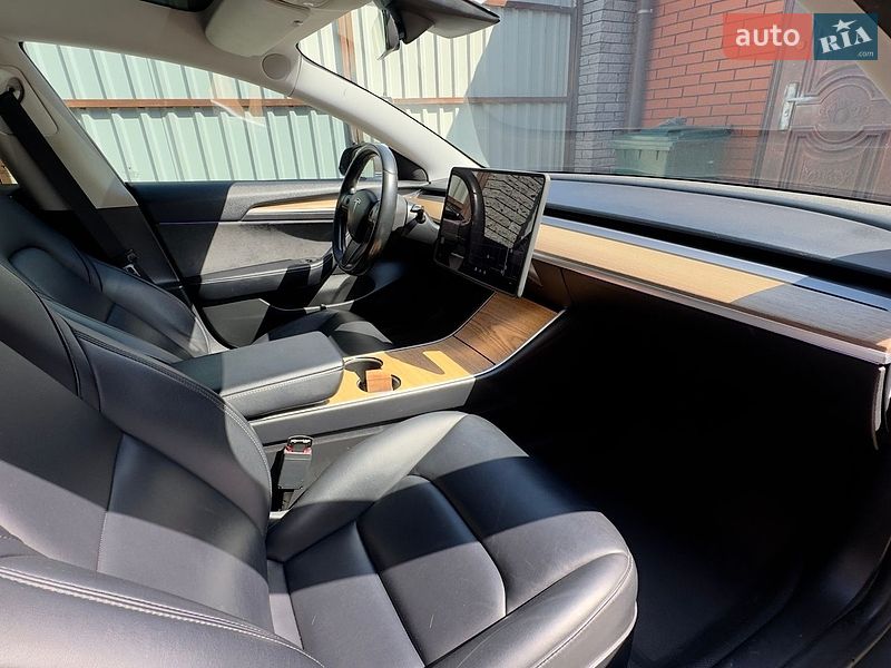 Седан Tesla Model 3 2019 в Вінниці
