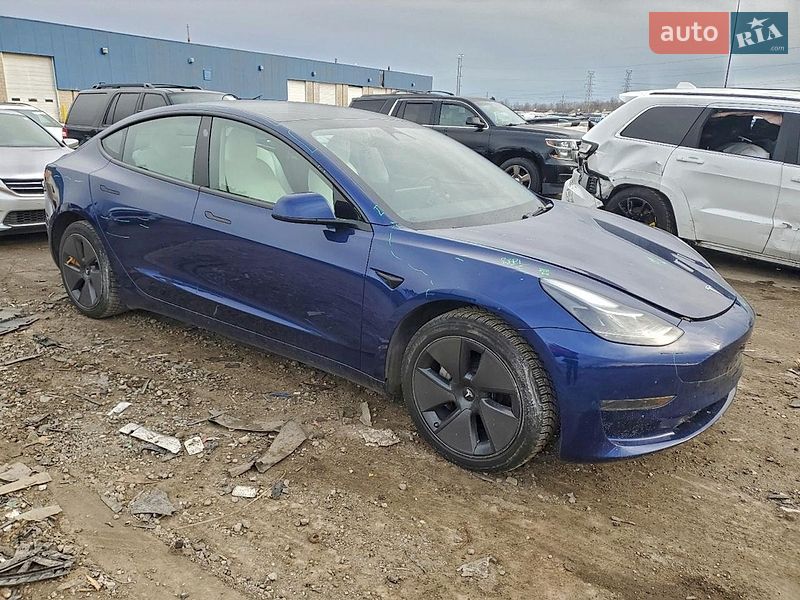 Седан Tesla Model 3 2023 в Львові