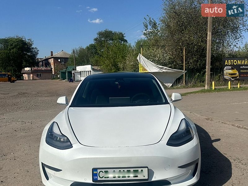Седан Tesla Model 3 2020 в Ніжині