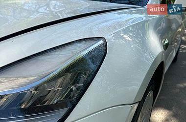 Седан Tesla Model 3 2020 в Ніжині
