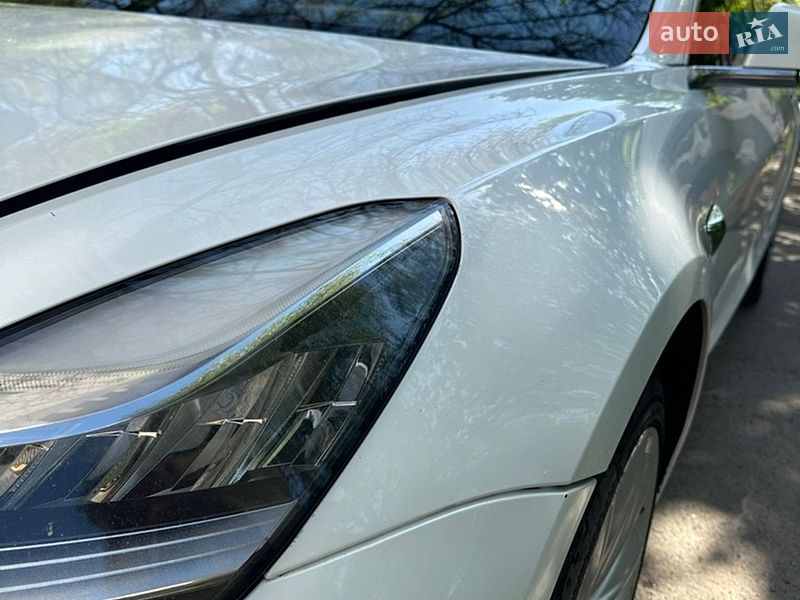 Седан Tesla Model 3 2020 в Ніжині