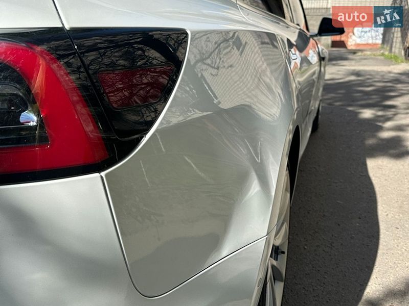Седан Tesla Model 3 2020 в Ніжині