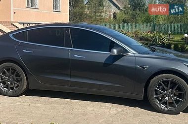 Седан Tesla Model 3 2018 в Золотоноші