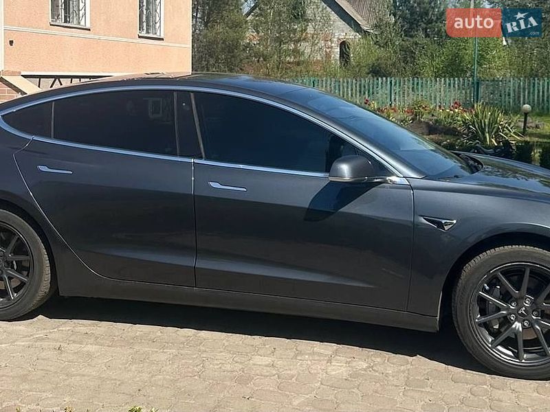 Седан Tesla Model 3 2018 в Золотоноші