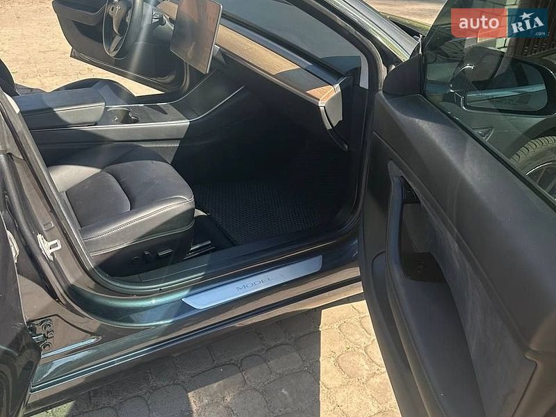 Седан Tesla Model 3 2018 в Золотоноші
