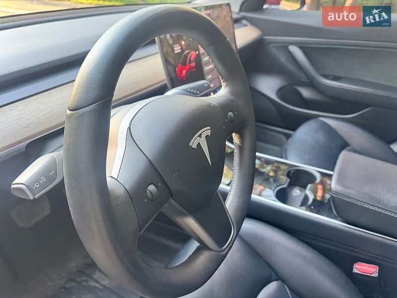 Седан Tesla Model 3 2020 в Києві