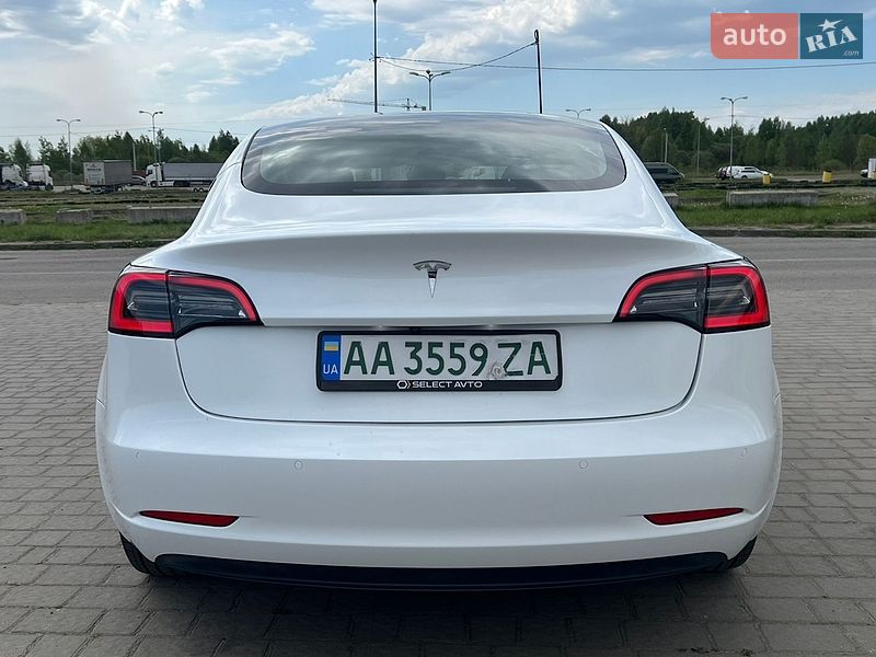 Седан Tesla Model 3 2020 в Львові