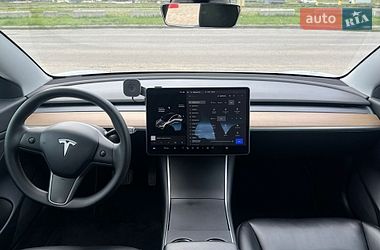 Седан Tesla Model 3 2020 в Львові