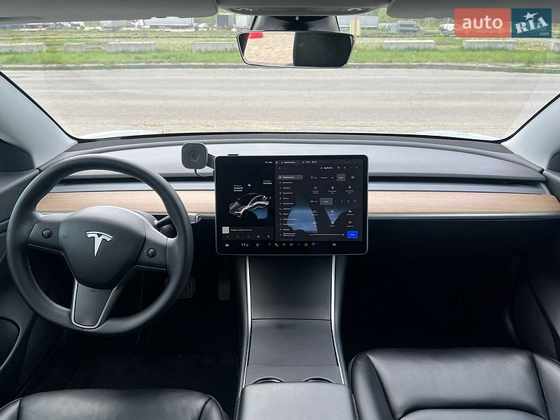 Седан Tesla Model 3 2020 в Львові
