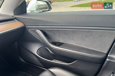Седан Tesla Model 3 2020 в Львові