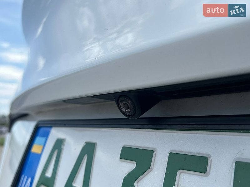 Седан Tesla Model 3 2020 в Львові