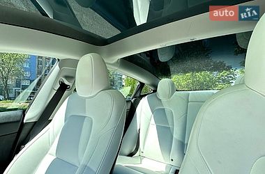 Седан Tesla Model 3 2023 в Львове