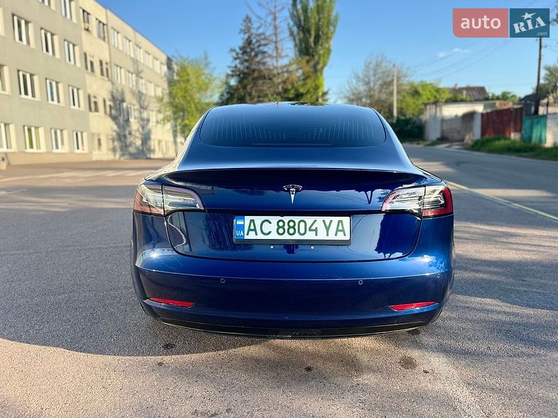 Седан Tesla Model 3 2018 в Кам'янському