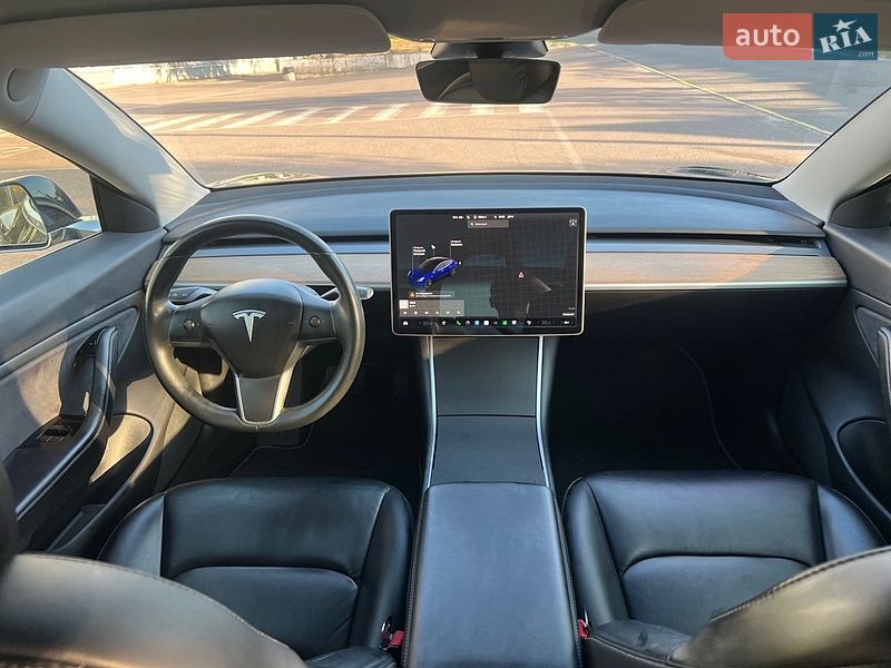 Седан Tesla Model 3 2018 в Кам'янському