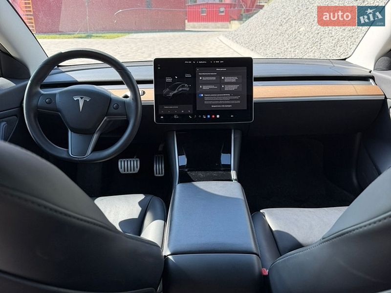 Седан Tesla Model 3 2020 в Львове