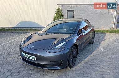 Седан Tesla Model 3 2023 в Івано-Франківську